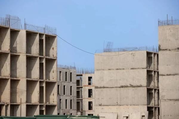 Afrika 'da birkaç yeni bina inşaatı, kırsal kesimde muhteşem bir inşaat.