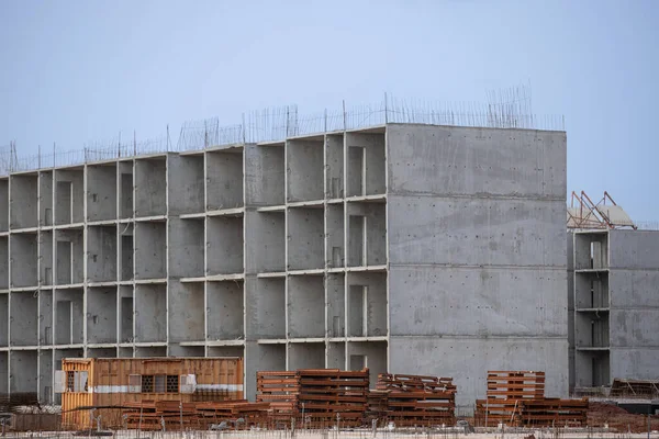 Afrika 'da birkaç yeni bina inşaatı, kırsal kesimde muhteşem bir inşaat.