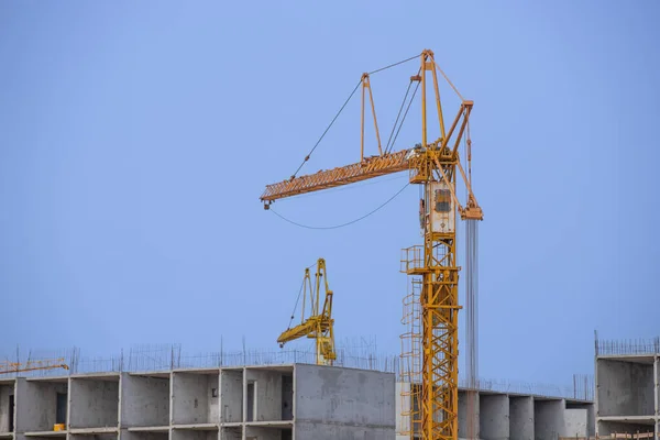 Afrika 'da birkaç yeni bina inşaatı, kırsal kesimde muhteşem bir inşaat.