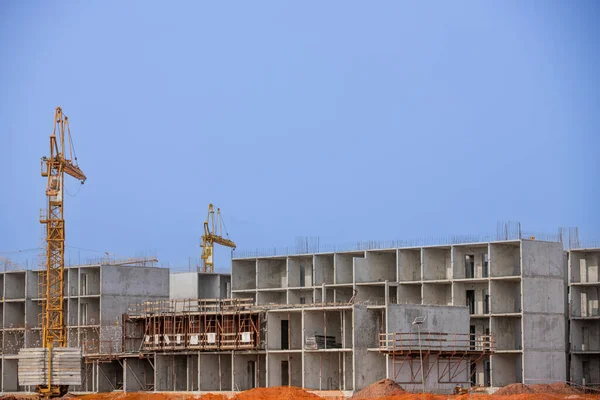 Afrika 'da birkaç yeni bina inşaatı, kırsal kesimde muhteşem bir inşaat.