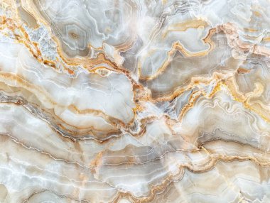 Jeolojik sanatın özünü büyüleyen bu resim kremalı mermerin doğal güzelliğini gözler önüne seriyor. Şeffaf beyaz ve bej dalgalanan şeritler zengin, altın karamel aksanlarıyla vurgulanır..
