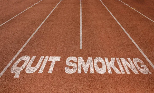 Çalışan parçada sigara içmeyi bırak, beyaz renkte metin çalıştırmada yeni konsept