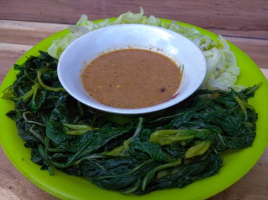 Sebze pekeli geleneksel bir yemektir, özellikle Doğu Java 'da.