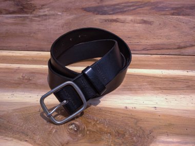 Ahşap arka planda siyah kuşak