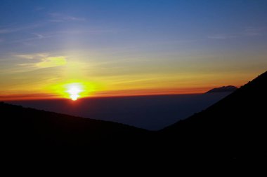 Merapi Dağı 'nın zirvesinden gün doğumu, Orta Java, Endonezya