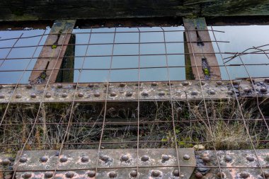 Şehrin terk edilmiş eski köprüsü.