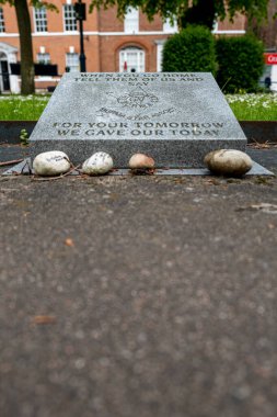 Hafıza taşının yakın plan çekimi.