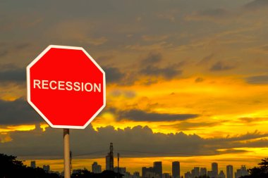 Akşam gökyüzü arkaplanlı durgunluk işareti