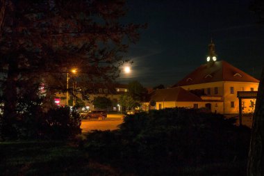 Dobrish şehrinde yaz gecesi. Çeçe Cumhuriyeti