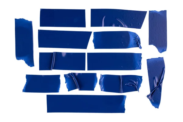 Kawałki Niebieskiej Taśmy Izolacyjnej Białym Izolowanym Kawałek Taśmy Izolacyjnej Izolowany — Zdjęcie stockowe