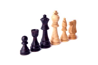 Dama, piyon, at, kale, fil, vezir ve papaz olan klasik satranç tahtası, siyah ve beyaz renkler. Fikirler, rekabet ve strateji için satranç tahtası oyunu, iş başarısı konsepti.