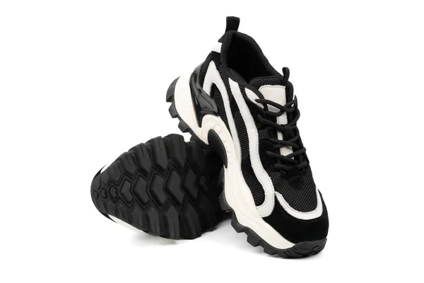 运动鞋与白色背景隔离 黑色运动鞋跑鞋 年轻的风格 健康的鞋子 随意的风格 — 图库照片