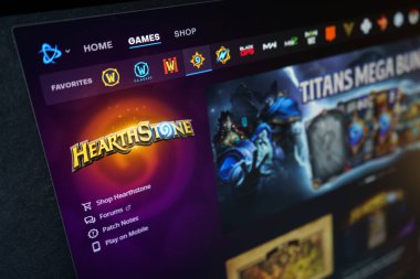 Dnipro, Ukrayna - 25 Temmuz 2023: Battle.net uygulamasındaki Hearthstone logosunu kapatın. Blizzard Battle.net, Blizzard tarafından geliştirilen çevrimiçi oyun platformudur..