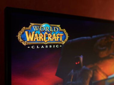 Dnipro, Ukrayna - 23 Ağustos 2023: World of Warcraft Lassic Hardcore logosunun kapanışı. WoW, Blizzard tarafından 2004 yılında piyasaya sürülen çok oyunculu bir çevrimiçi rol yapma oyunudur..