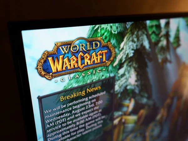 Dnipro, Ukrayna - 23 Ağustos 2023: World of Warcraft Lassic Hardcore logosunun kapanışı. WoW, Blizzard tarafından 2004 yılında piyasaya sürülen çok oyunculu bir çevrimiçi rol yapma oyunudur..