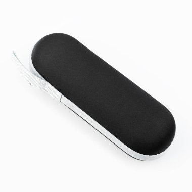 Siyah Katlanabilir Şemsiye Beyaz Arkaplanda izole edildi. Kapaklı, katlanmış siyah şemsiye. Özne tam odaklı