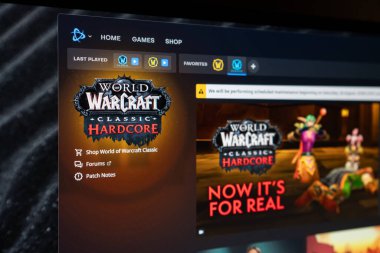 Dnipro, Ukrayna - 23 Ağustos 2023: World of Warcraft lassic Hardcore logosunu Battle.net uygulamasında kapatın. Blizzard Battle.net, Blizzard tarafından geliştirilen çevrimiçi oyun platformudur..