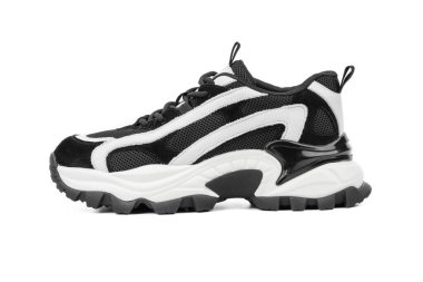 Spor ayakkabılar. Spor ayakkabıları beyaz arka planda izole edilmiş. Siyah koşu ayakkabıları. Sıradan ayakkabılar. Gençlik tarzı. Spor ayakkabıları, koşu, yoga. Sıradan stil.