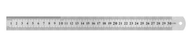 Okul metal cetveli beyaz arka planda izole edildi. Metrik çelik cetvel, beyaz üzerine izole edilmiş. 30cm.