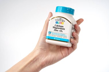 Dnipro, Ukrayna -09.09.2023: 21. yüzyıl, Kalsiyum Magnezyum Zinc + D3, 90 Tablet