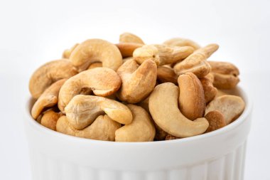 Kaju fıstığı. Bitki bazlı malzeme. Kurutulmuş fındık. Makro atış. Çiğ çerez. Kabuksuz kaju fıstığı. Bütün çekirdekler. 