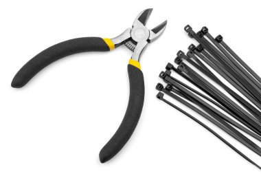 Beyaz arka planda sarı kesiciler. Yan kesme aracı.