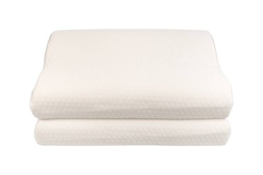 Beyaz arka planda ortopedik yastık. Fizyoterapi konsepti. Yumuşak ve rahat yastık. Ortopedik yastık, hafıza köpüğü. Beyaz arka planda bütün gece rahat uyumanı sağlayan yatak..