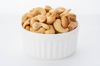 Kurutulmuş fındık. Makro atış. Çiğ çerez. Kabuksuz kaju fıstığı. Bütün çekirdekler