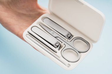 Manikür seti, izole edilmiş. Manikür aksesuarları. Manikür seti araçları beyaz arkaplanda izole edildi. Manikür ve pedikür araçları.