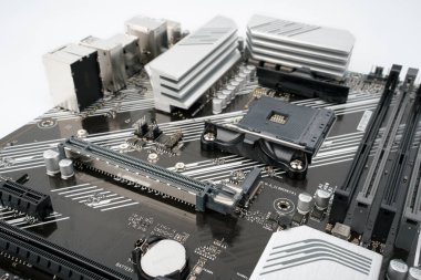 Dnipro, Ukrayna - 10 Nisan 2023: beyaz zemin üzerine asal seriler. TUF - Ultimate Force - Üretken bilgisayar ekipmanlarının oyun hattı.