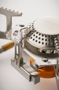 Kırsal Çiftlik Zarafeti: Büyüleyici ve Vintage İlhamlı Çiftlik Sahnesinde Horozlar, Tavuklar, Ayçiçekleri ve Buğday Sapıklarının yer aldığı Detaylı ve Tuhaf Bir Şablon