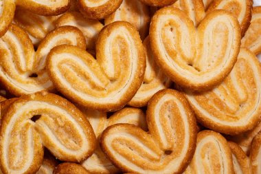 Tatlı. Puf böreği yavaşça döner.