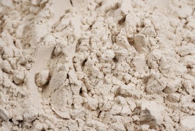 Ölçüm kaşığında protein tozu. Vücut geliştirme, fitness ve spor salonunda yaşam tarzı. Spor, sağlık ve beslenme kavramı