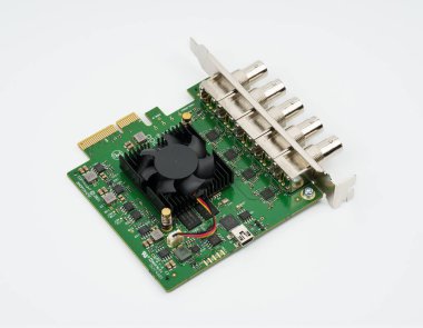 Dnipro, Ukrayna 06.12.2024: Modern video yakalama kartı Blackmagic Design DeckLink İkili 2