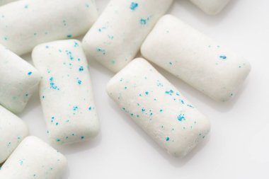 Sakız. Naneli sakız çiğneme pedleri. Sakız arkaplanı