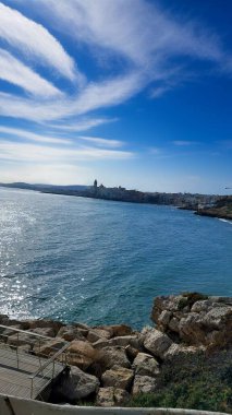 Deniz kıyısının güzel manzarası