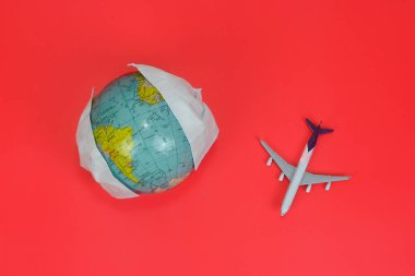 Dünya eldiveni, Dünya 'da maske kesme, uçak, covid, salgın hastalık, açık hedefler, seyahat, dünya seyahati, turizm, covid etkisi durumundan sonra, karantina yok, salgın sona erdi.