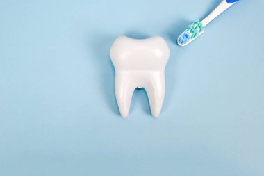 Beyaz diş, sağlıklı diş, diş fırçası. Ağız bakımı, diş bakımı, fırça, temizlik, yaşam tarzı kavramı