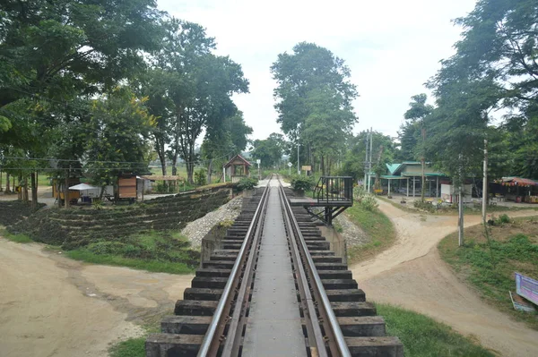 Kwai Nehri üzerindeki köprü, Kanchanaburi, Tayland