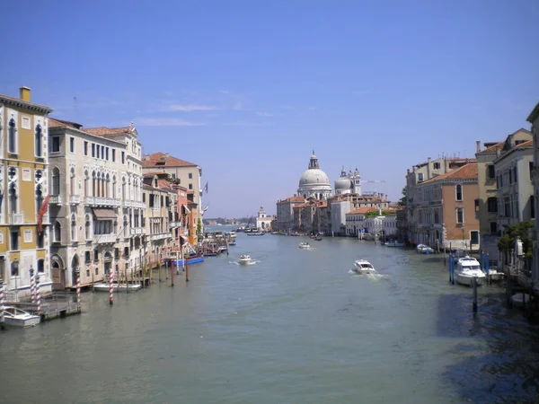 Ponte dell 'Accademia' dan Venedik manzarası