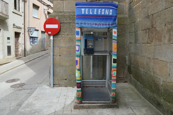 Madalyalı telefon kulübesi, Fermoselle, Arribes del Duero, Zamora, İspanya