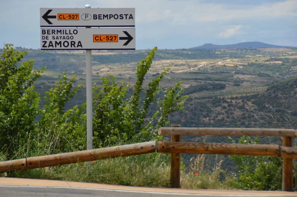 Yol tabelası, Fermoselle, Arribes del Duero, Zamora, İspanya