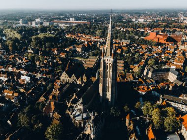 Bruges, Belçika 'daki Lady Bruges Kilisesi.