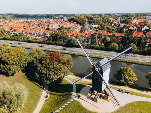 Pohled Větrné Mlýny Městě Bruggy Belgie — Stock fotografie