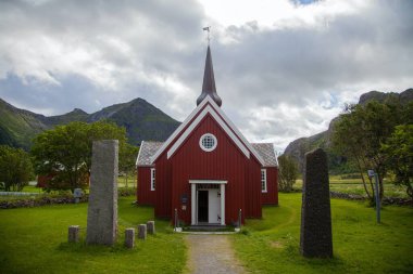 Norveç 'teki Lofoten Adalarındaki Flakstad Kilisesi