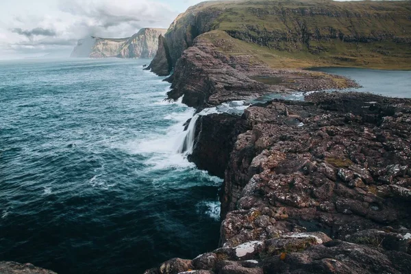 Bosdalafossur Cachoeira Sorvagsvatn Vagar Ilhas Faroé — Fotografia de Stock