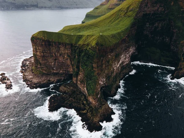 Farol Kallur Trollanes Kalsoy Ilhas Faroé — Fotografia de Stock