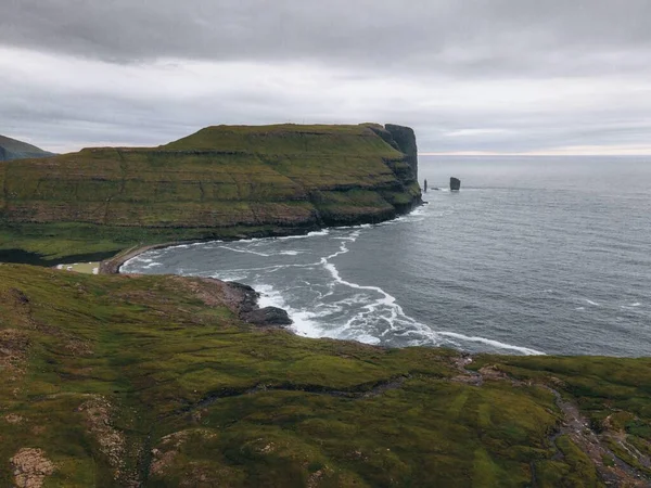 Risin Kellingin Largo Costa Das Ilhas Faroé — Fotografia de Stock