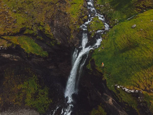 法罗群岛Vagar的Skardsafossur瀑布 — 图库照片