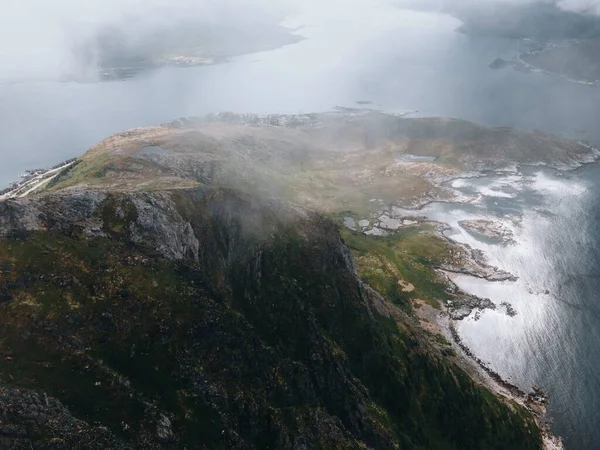 ノルウェーのロフトテン諸島のOffersoykammenからの眺め — ストック写真